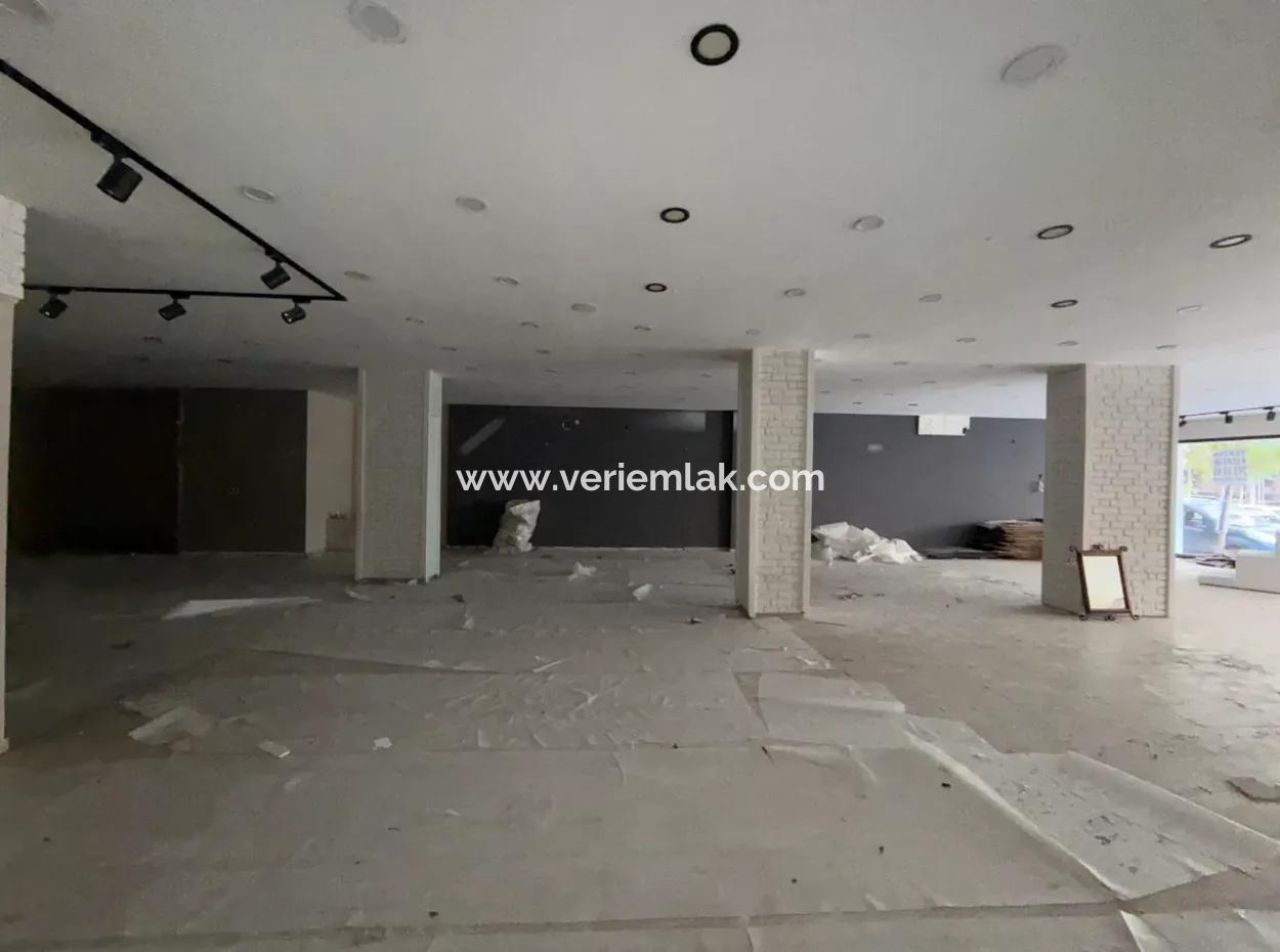 350 M² Geschäft Zu Mieten Mit Glasvitrine In Der Hauptstrasse Von Seferihisar