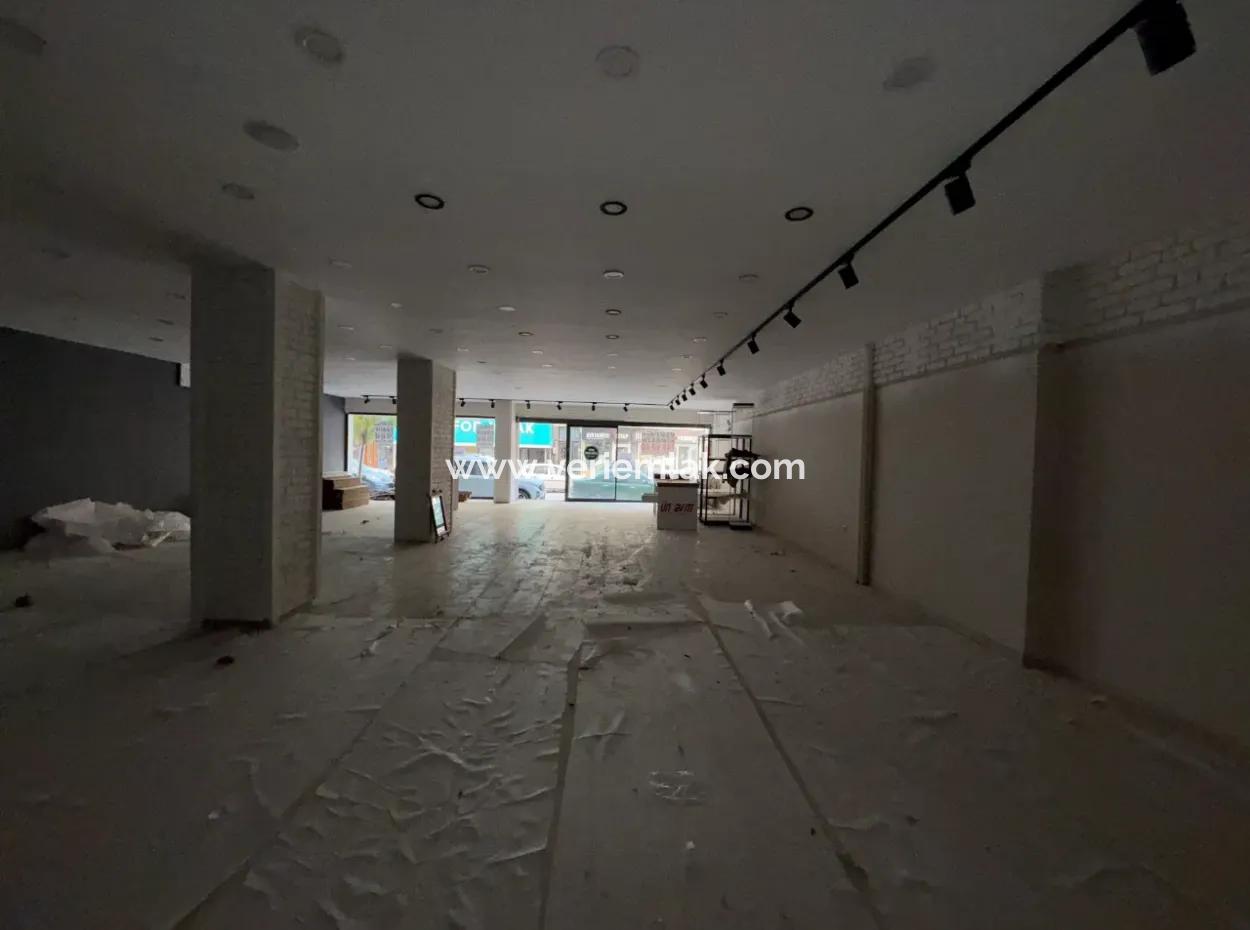 350 M² Geschäft Zu Mieten Mit Glasvitrine In Der Hauptstrasse Von Seferihisar