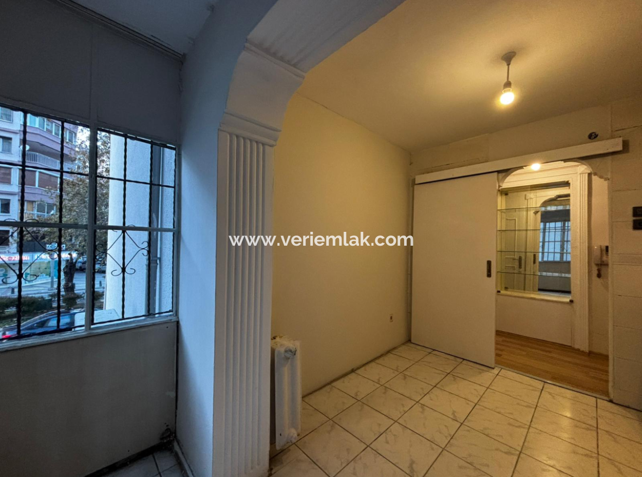 Alsancak Poet Eşrefte 1.Kat 3 1 Renovierter Arbeitsplatz / Wohnung Zu Mieten!