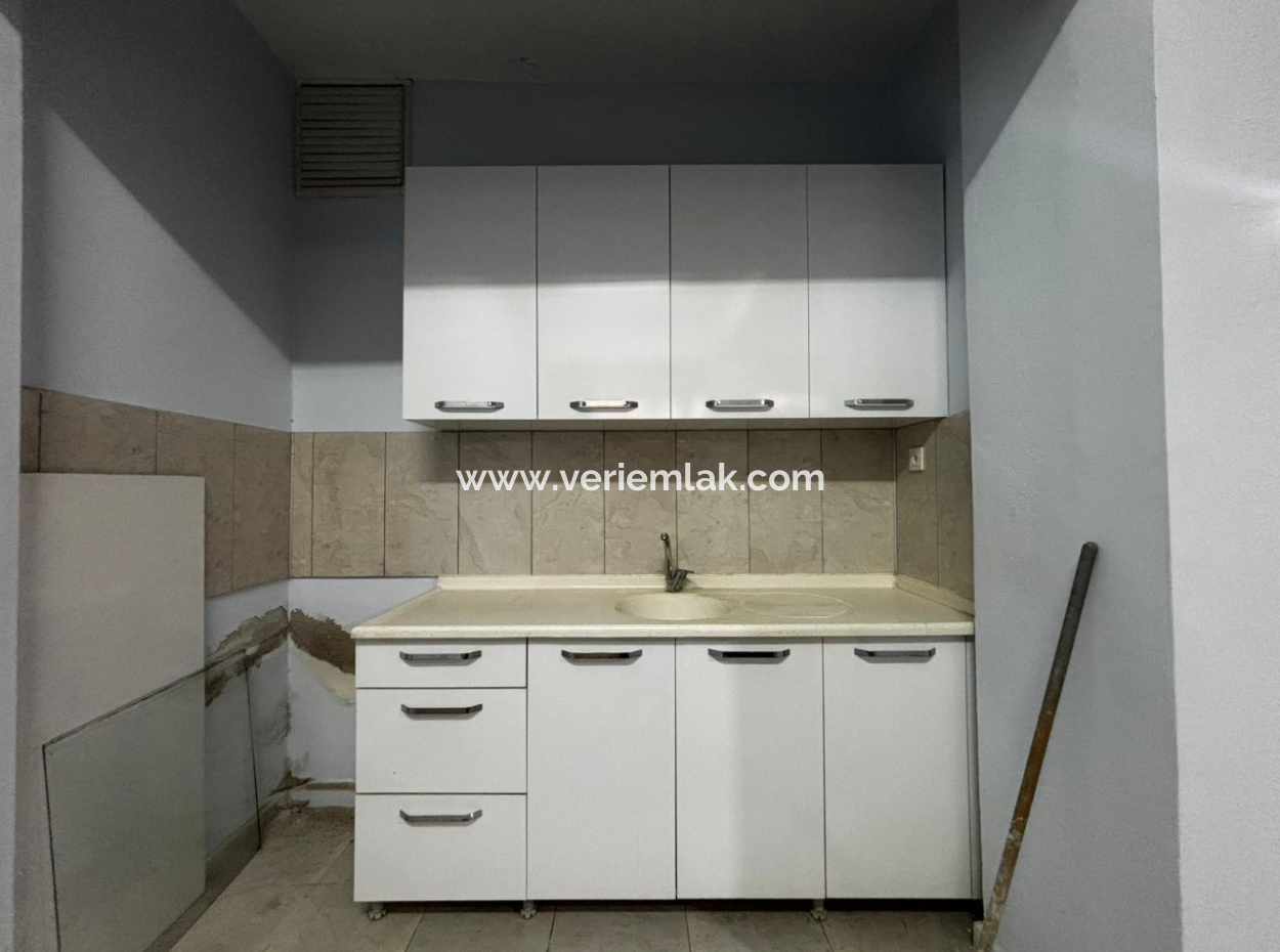 150 M² Geschlossenes Wc-Geschäft Zur Vermietung In Alsancak Kahraman!