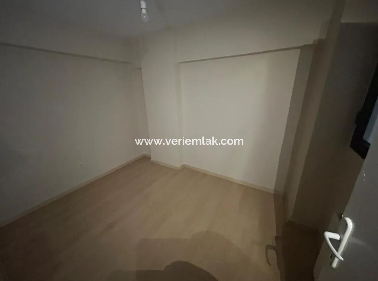 Stilvolle 2 U1 Wohnungen Zur Mietung In Einer Zentralen Lage Mit Garten Und Überdachte Parkplätze In Alsancak