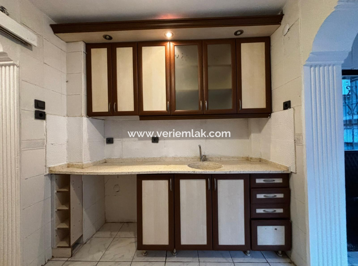 Alsancak Poet Eşrefte 1.Kat 3 1 Renovierter Arbeitsplatz / Wohnung Zu Mieten!