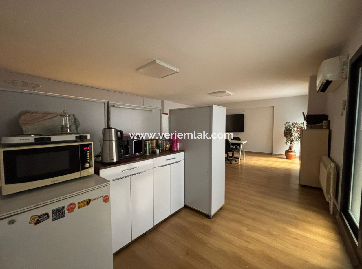 1. Stock, 140 M² Arbeitsplatz / Büro Kostenlos Zum Verkauf In Konak Basmane!