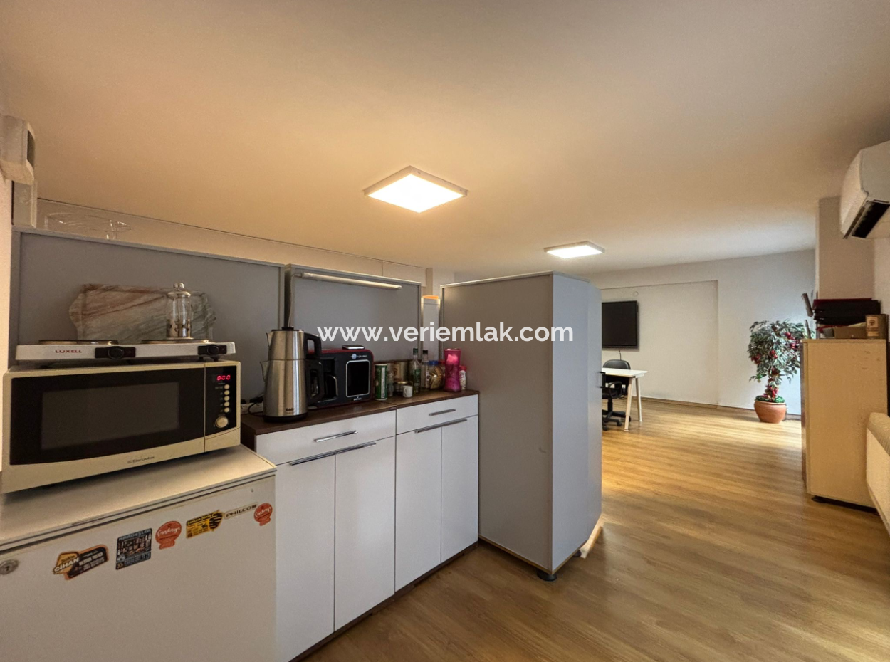 1. Stock, 140 M² Arbeitsplatz / Büro Kostenlos Zum Verkauf In Konak Basmane!