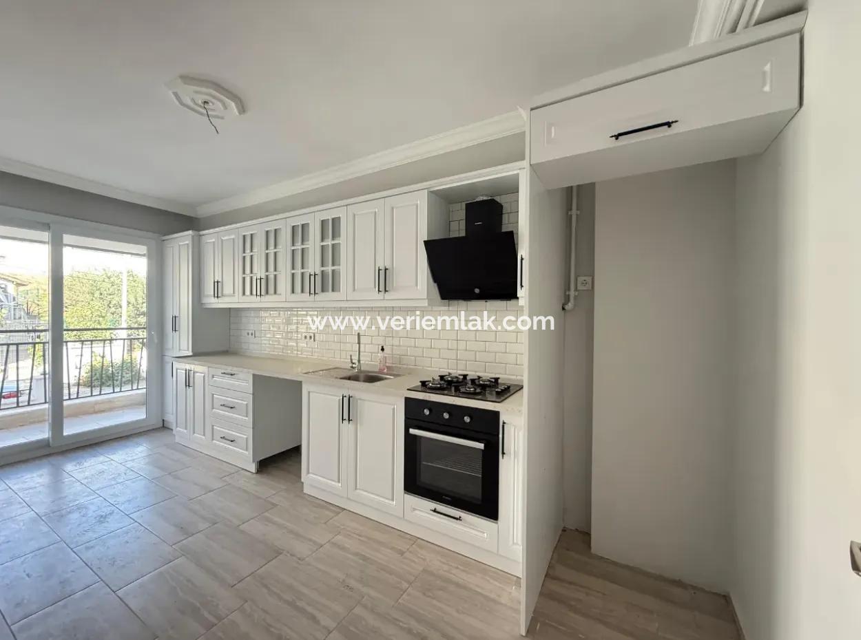 In Der Nähe Von Seferihisar Gözsüzler Caddesi – Geschlossene Küche – 3 1 Wohnung Zum Verkauf