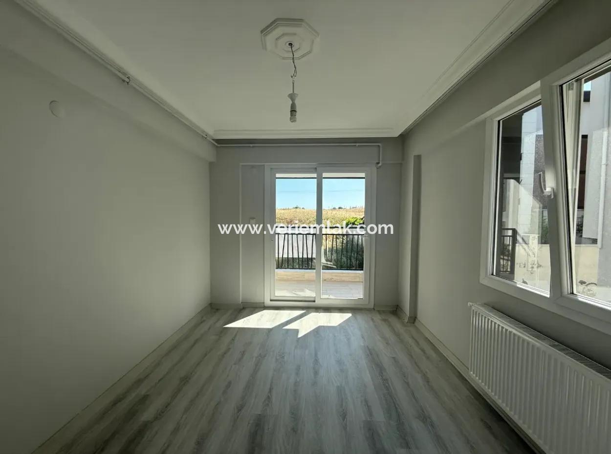 In Der Nähe Von Seferihisar Gözsüzler Caddesi – Geschlossene Küche – 3 1 Wohnung Zum Verkauf