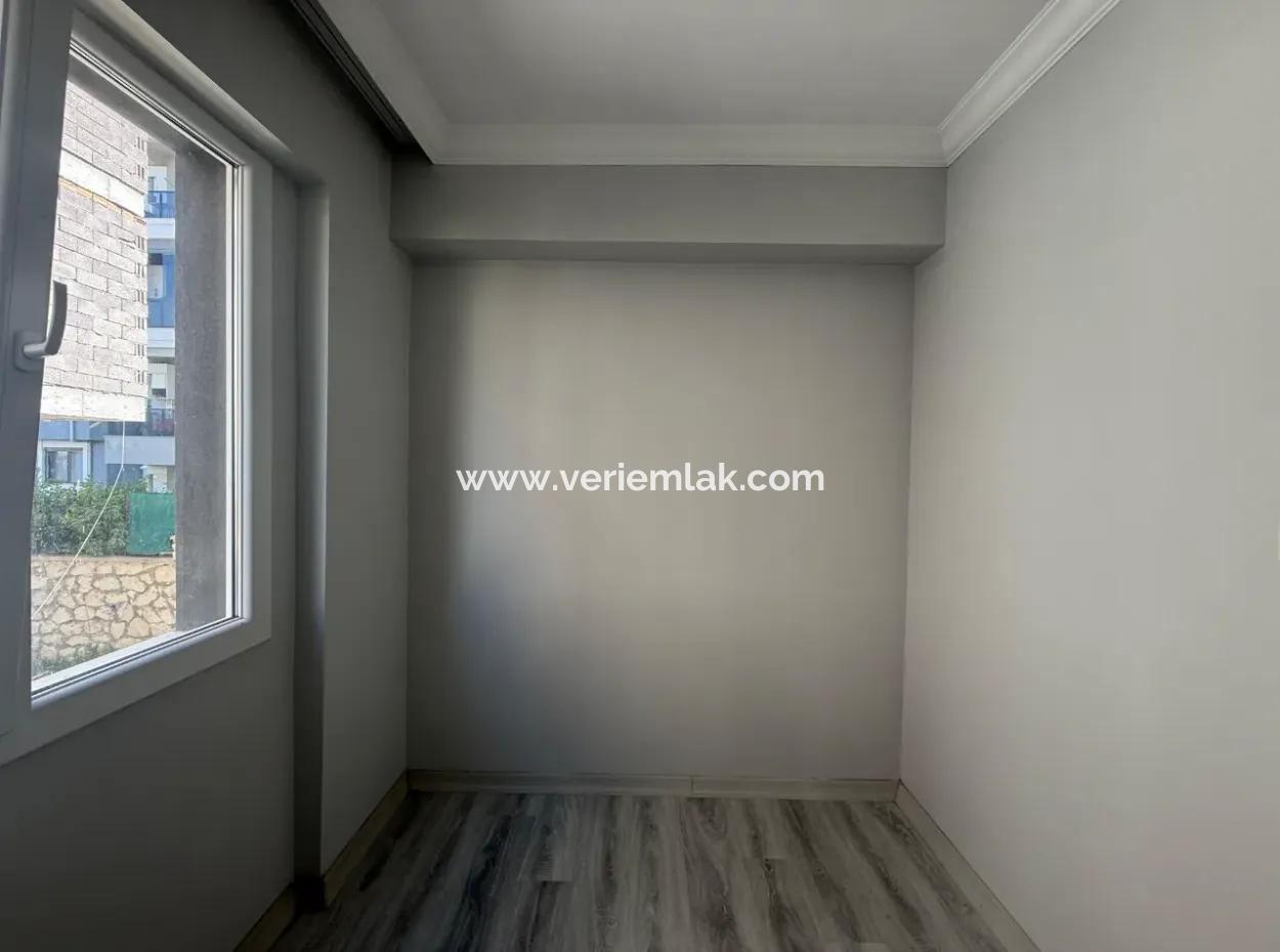 In Der Nähe Von Seferihisar Gözsüzler Caddesi – Geschlossene Küche – 3 1 Wohnung Zum Verkauf