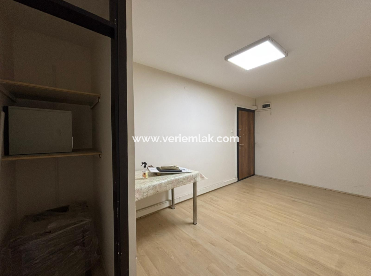 Alsancak Zypern Märtyrer In Der Nähe Von 1 1 Büro / Arbeitsplatz Zu Mieten!