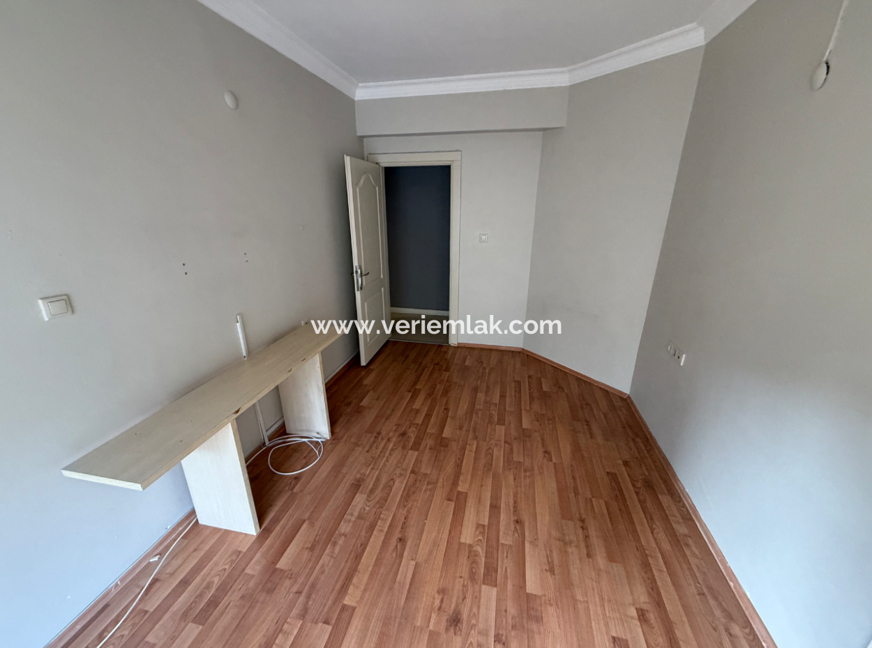 Meerblick Auf Einem Gelände Mit Einem Pool In Der Nähe Von Kaya Thermal In Narlidere