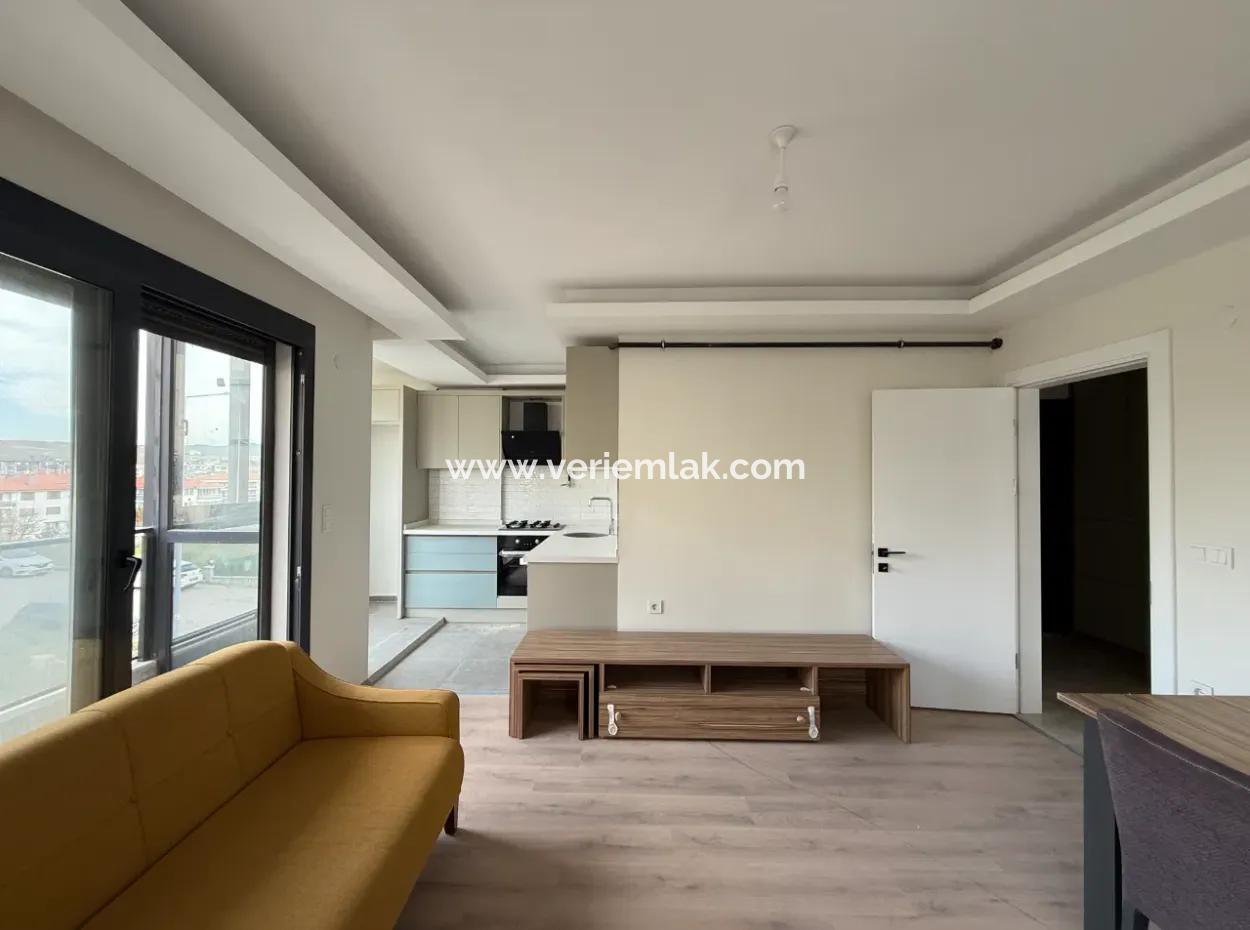 Neue 11-Wohnung Zum Verkauf Mit Offener Fassade, Grossem Balkon Und Garderobe In Seferihisar Camike