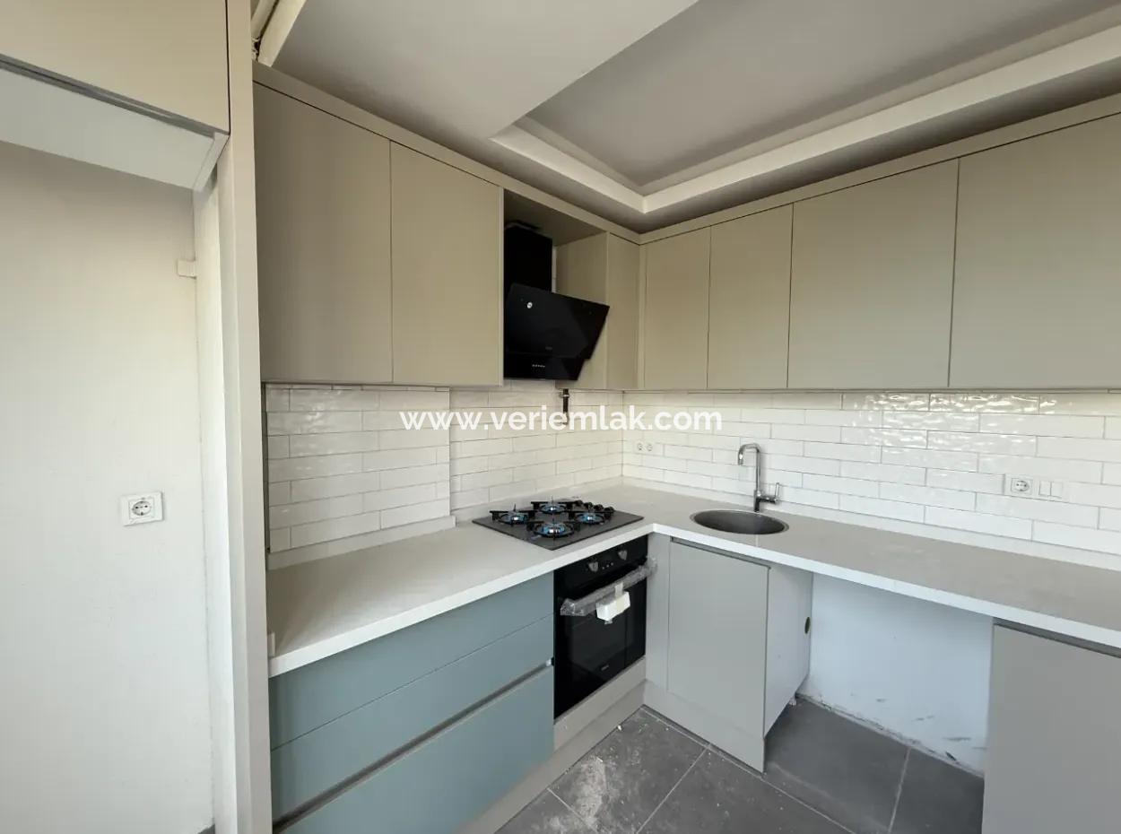 Neue 11-Wohnung Zum Verkauf Mit Offener Fassade, Grossem Balkon Und Garderobe In Seferihisar Camike