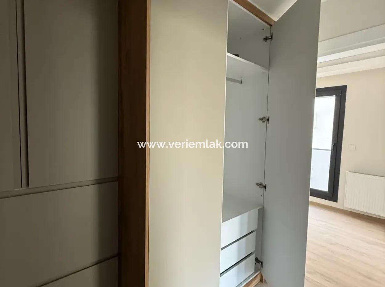 Neue 11-Wohnung Zum Verkauf Mit Offener Fassade, Grossem Balkon Und Garderobe In Seferihisar Camike