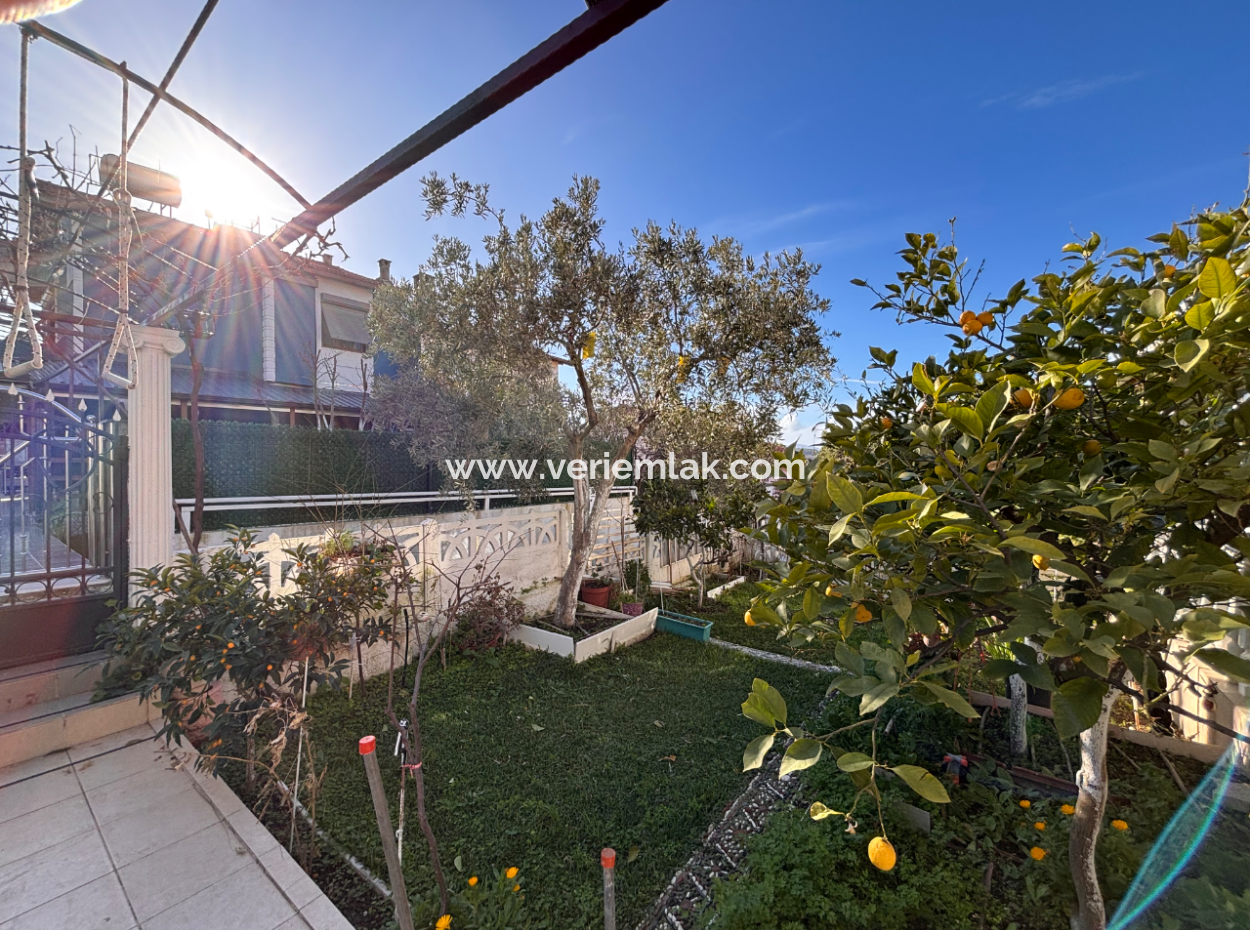 3 1 Villen Zum Verkauf Auf Einem Grundstück In Seferihisar Akarca