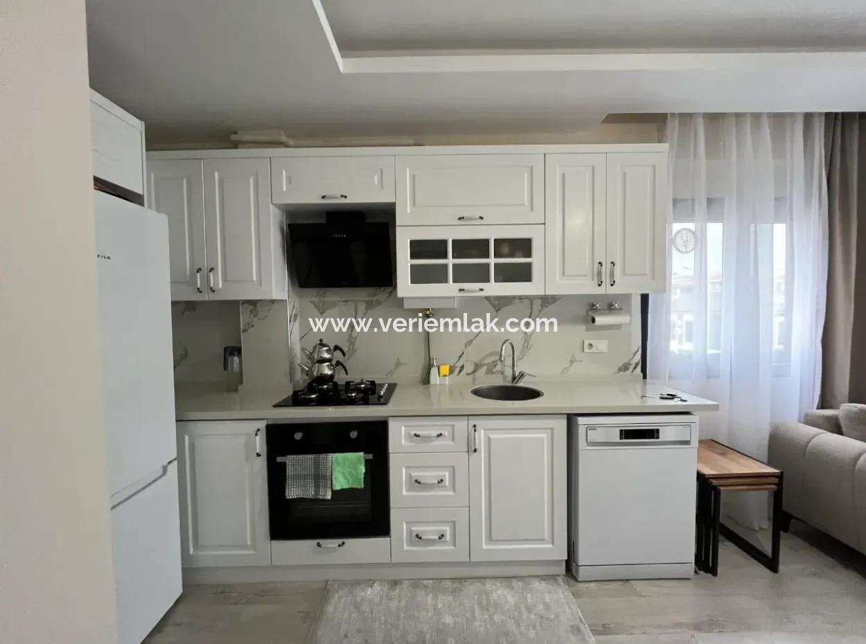 Geräumige 11-Wohnung Im Bezirk Seferihisar Camikebir, Nahe Der İzmir-Straße