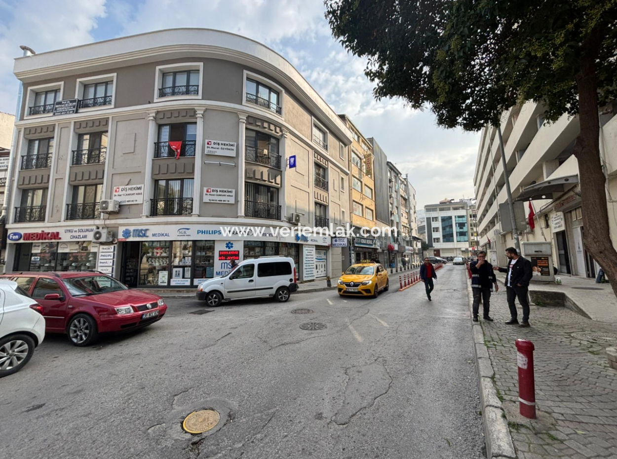 1000 M² Komplettes Gebäude Zur Mietung In Der Nähe Des Konak Kemeralti-Eingangs!