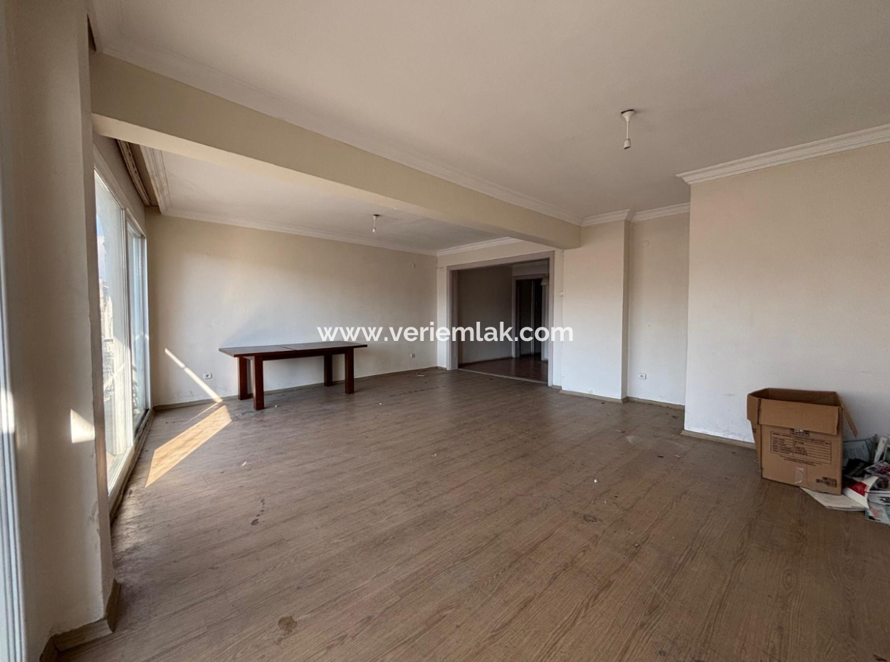 Alsancak Kıbrıs Şehitleri Straße Über Dem Lagerhaus 3. Stock Büro/Büro Zu Mieten