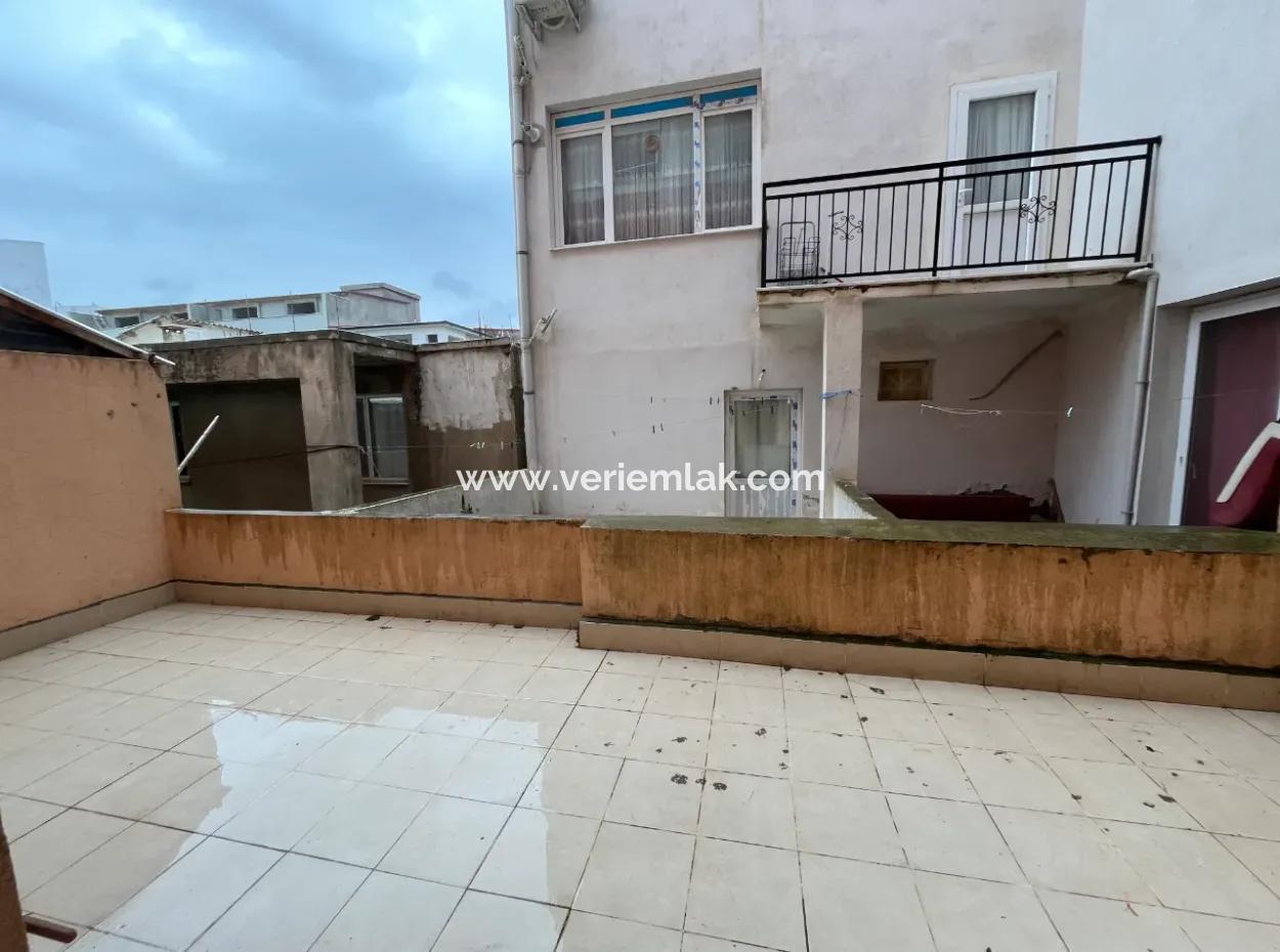 3 1 Wohnung Zum Verkauf Auf Dem Seferihisar-Marktplatz Mit Terrasse Und Balkon