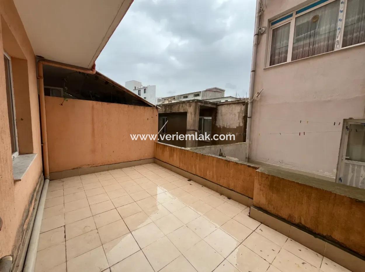 3 1 Wohnung Zum Verkauf Auf Dem Seferihisar-Marktplatz Mit Terrasse Und Balkon