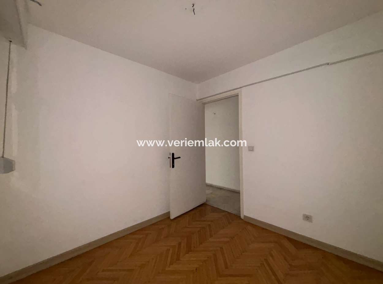 3:1 Kostenloser Arbeitsplatz Mit Parkplatz Im Viertel Alsancak Kültür!