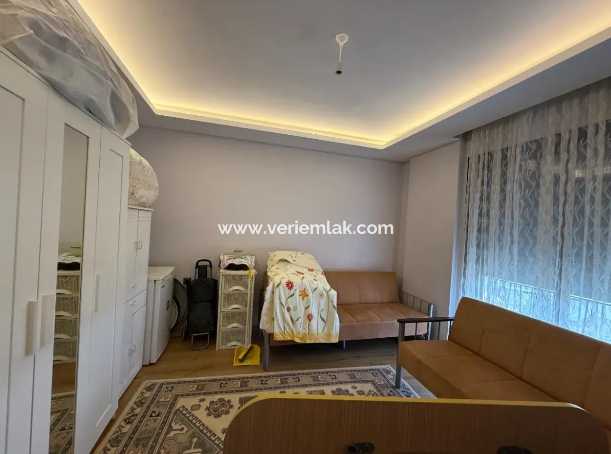 Seferihisar Camikebir Viertel – Im Zentrum, 11-Wohnung Mit Balkon Zum Verkauf