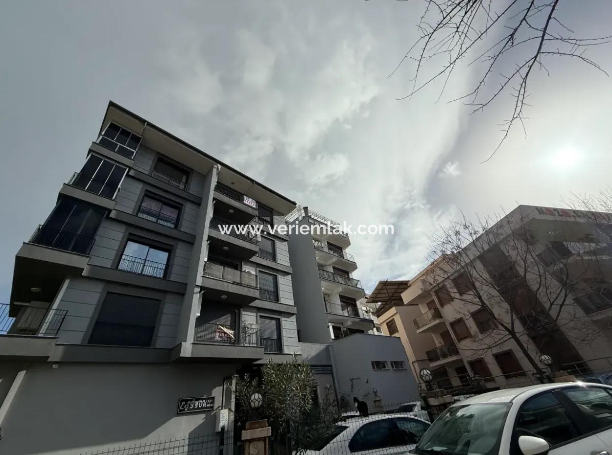 Seferihisar Camikebir Viertel – Im Zentrum, 11-Wohnung Mit Balkon Zum Verkauf