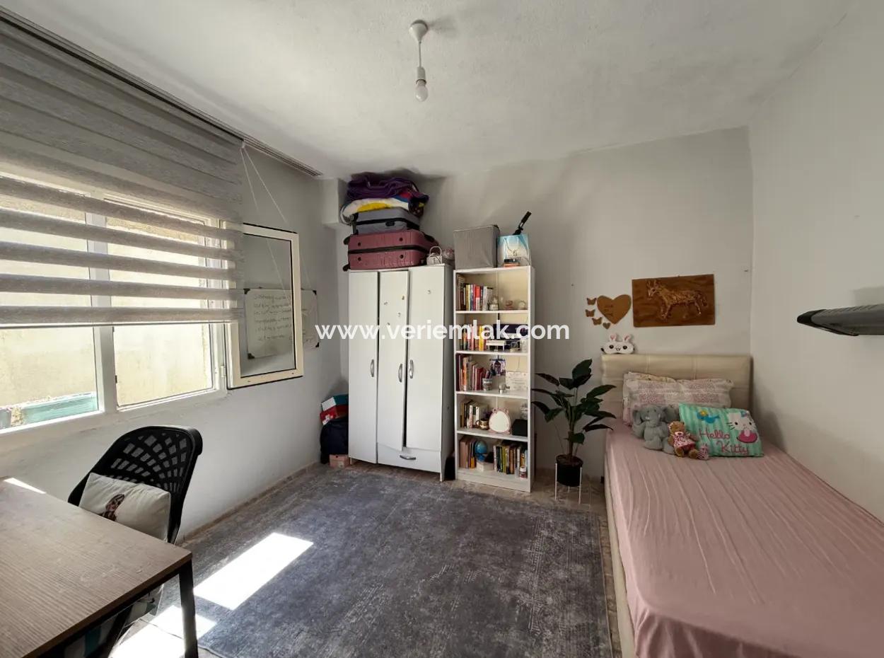 3 1 Wohnung Zum Verkauf In Ulamış Von Veri! Die Hälfte Des Einfamilienhauses Steht Zum Verkauf!