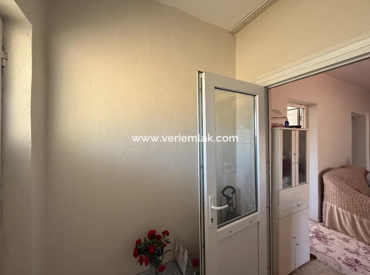 3 1 Wohnung Zum Verkauf In Ulamış Von Veri! Die Hälfte Des Einfamilienhauses Steht Zum Verkauf!