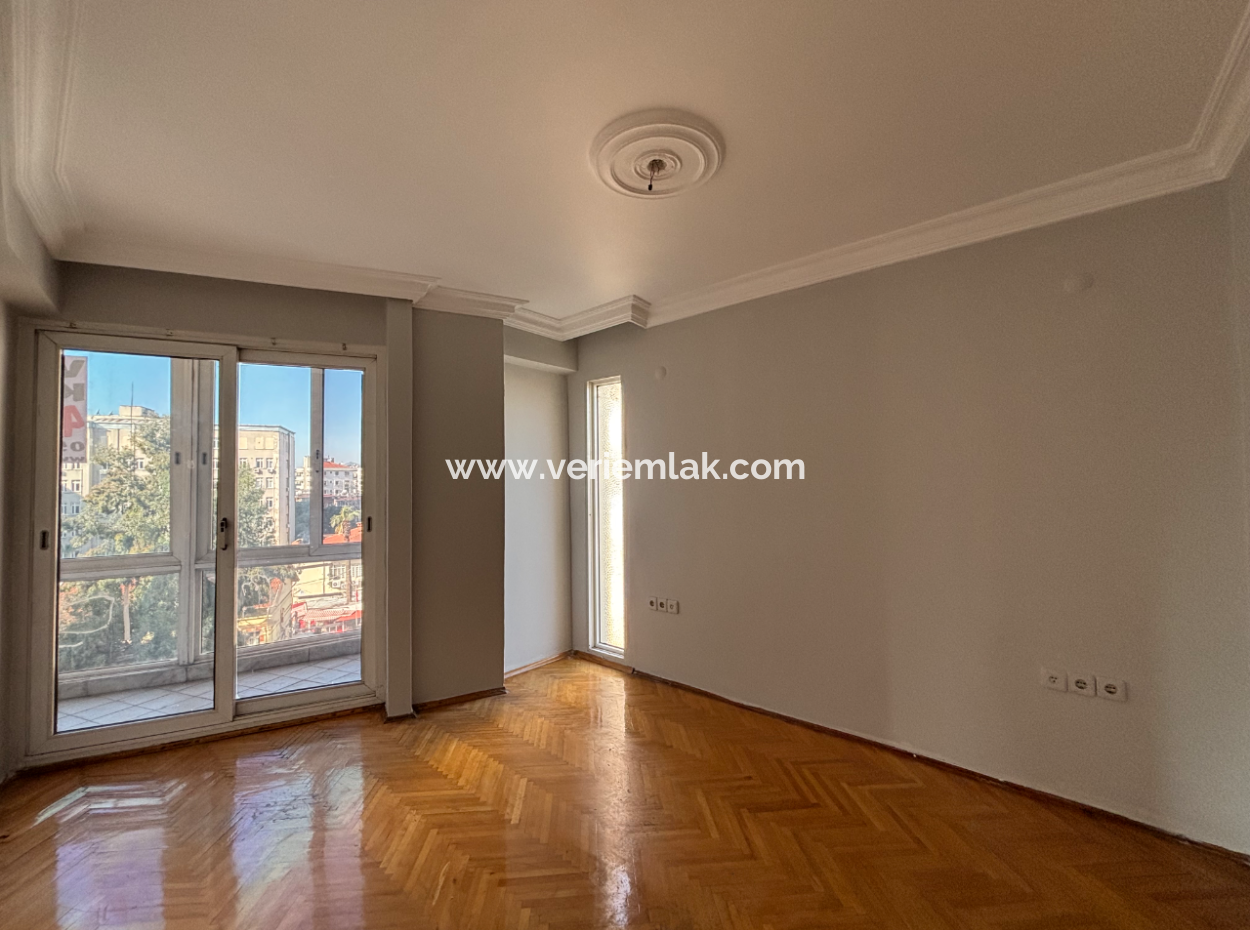 Ecke Gegenüber Des Alsancak State Hospital 2 1 Arbeitsplatz Zu Mieten / Büro