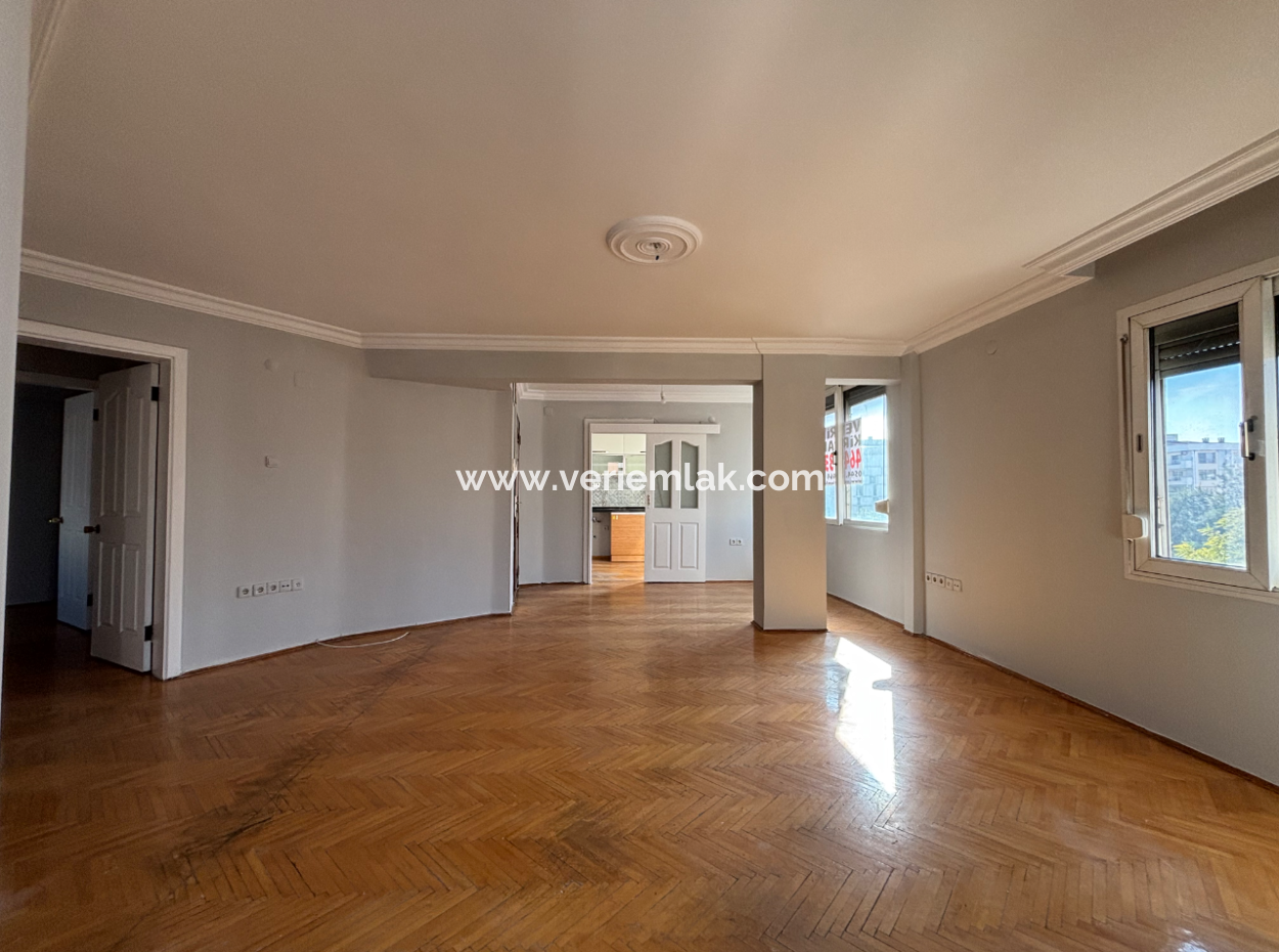 Ecke Gegenüber Des Alsancak State Hospital 2 1 Arbeitsplatz Zu Mieten / Büro