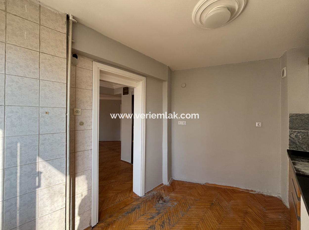 Ecke Gegenüber Des Alsancak State Hospital 2 1 Arbeitsplatz Zu Mieten / Büro