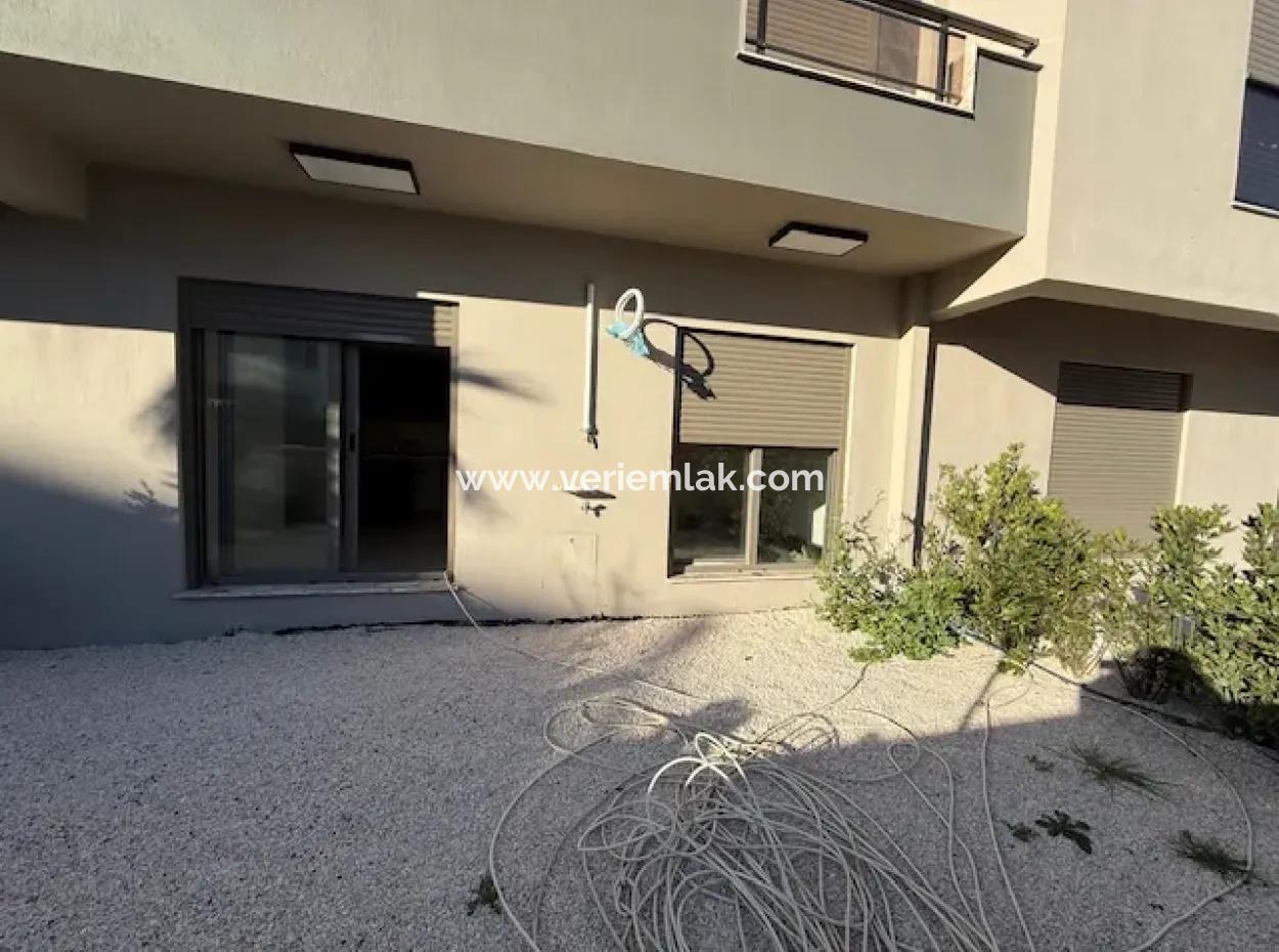 Brandneue 11Er-Wohnung Zum Verkauf Mit Modernem Design In Seferihisar Çolakibrahim