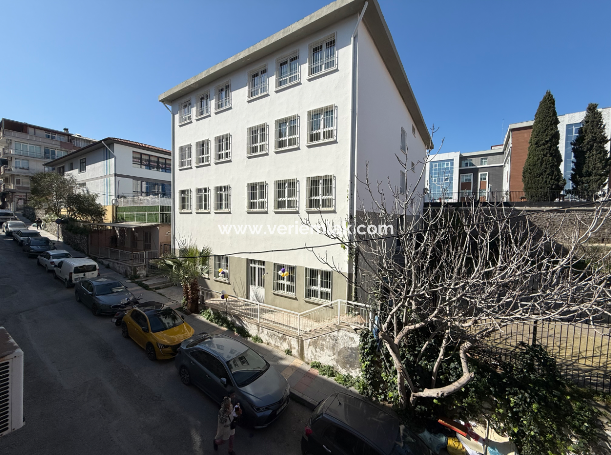 Vollständige Renovierung Des Zwischengeschosses Gegenüber Der Weiterführenden Schule Necatibey In Der Nähe Von İnönü Cd