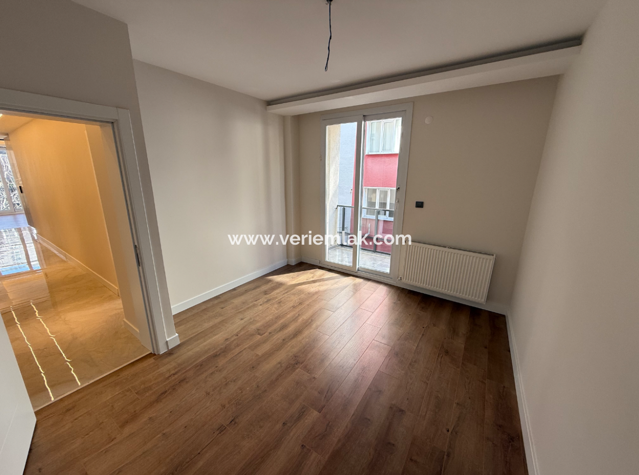 Vollständige Renovierung Des Zwischengeschosses Gegenüber Der Weiterführenden Schule Necatibey In Der Nähe Von İnönü Cd