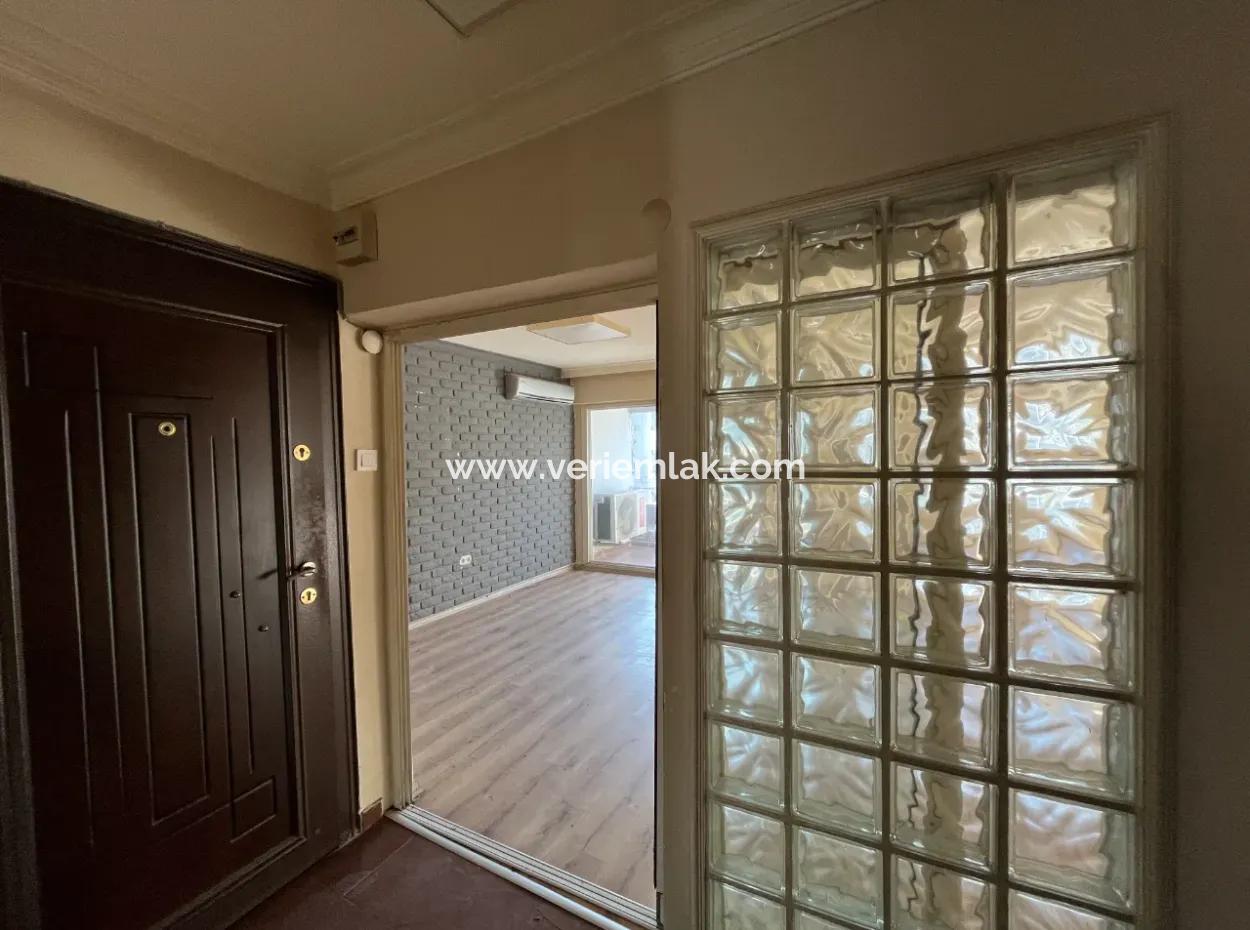 Möglichkeit Für Eine Geräumige Und Helle Wohnung Im Herzen Der Stadt