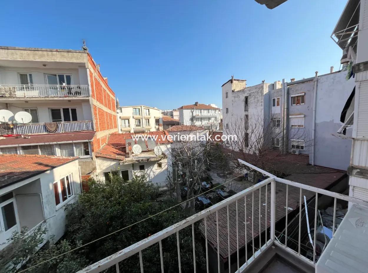 Möglichkeit Für Eine Geräumige Und Helle Wohnung Im Herzen Der Stadt