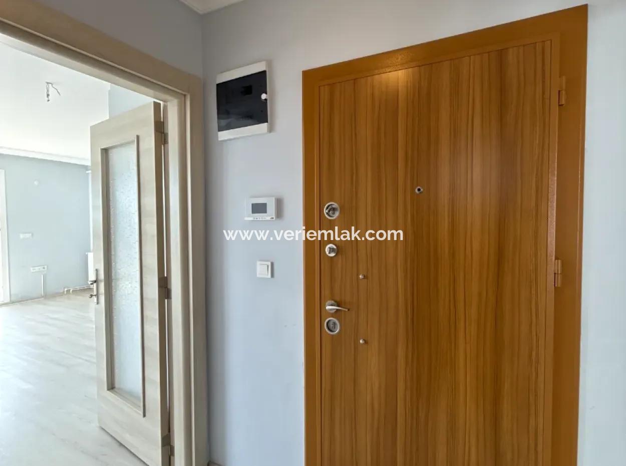 70 M² Geräumige 11-Wohnung Zum Verkauf In Çolakibrahimbey Von Veri!