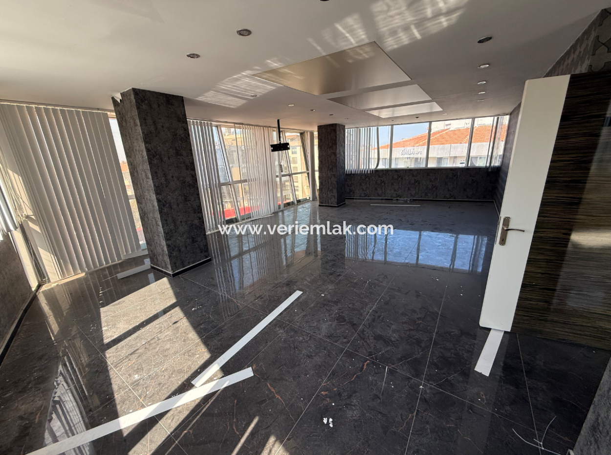 Büro/Büro Mit Aufzug In Der Narlidere Mithatpaşa-Strasse