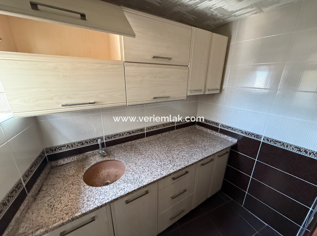 Büro/Büro Mit Aufzug In Der Narlidere Mithatpaşa-Strasse