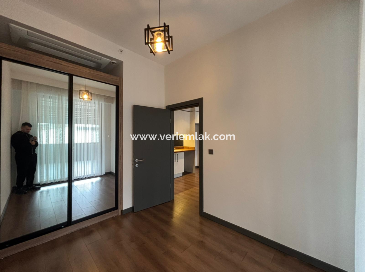 In Der Nähe Der Universität Bornova Yaşar, 80 M² 2 1, Luxuriöse Mietwohnung Mit Wintergarten!