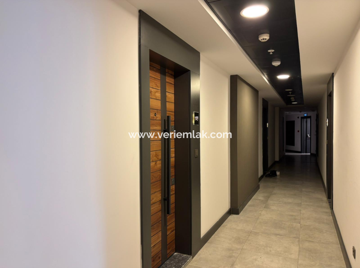 In Der Nähe Der Universität Bornova Yaşar, 80 M² 2 1, Luxuriöse Mietwohnung Mit Wintergarten!