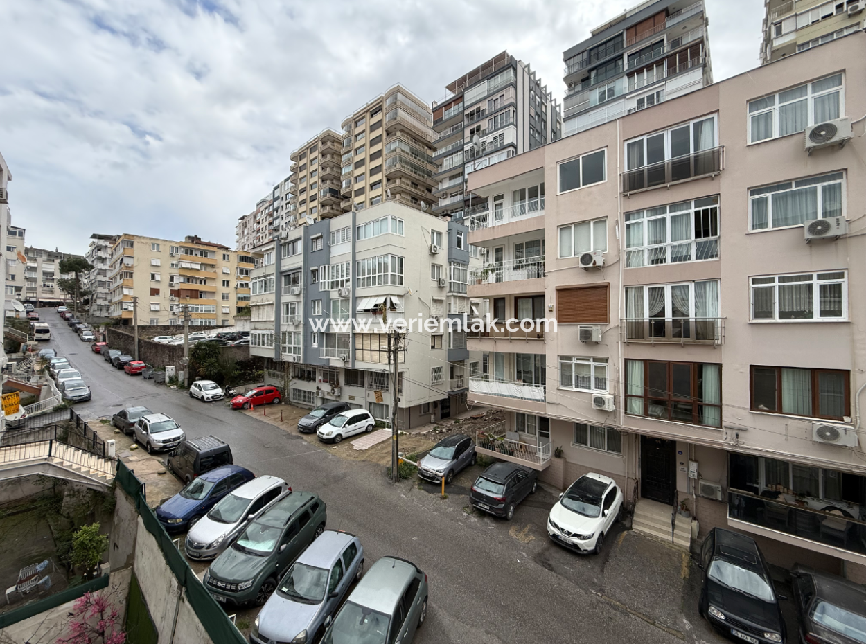 Vollständig Renovierte Zwischengeschossecke In Göztepe Susuz Dede