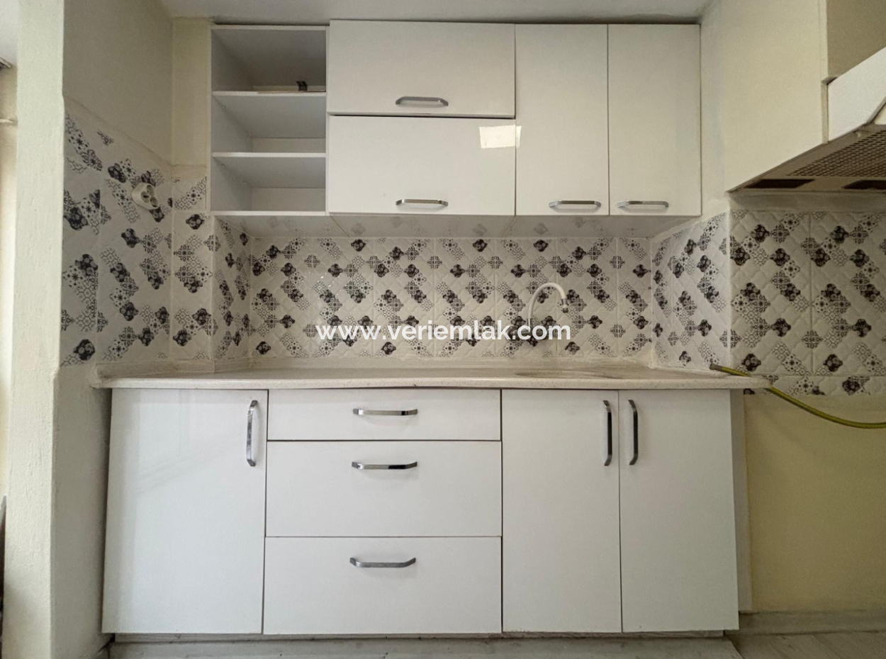 Alsancak Private Health Relative In Der 4. Etage 2 1 Kombi-Wohnung Zur Vermietung!