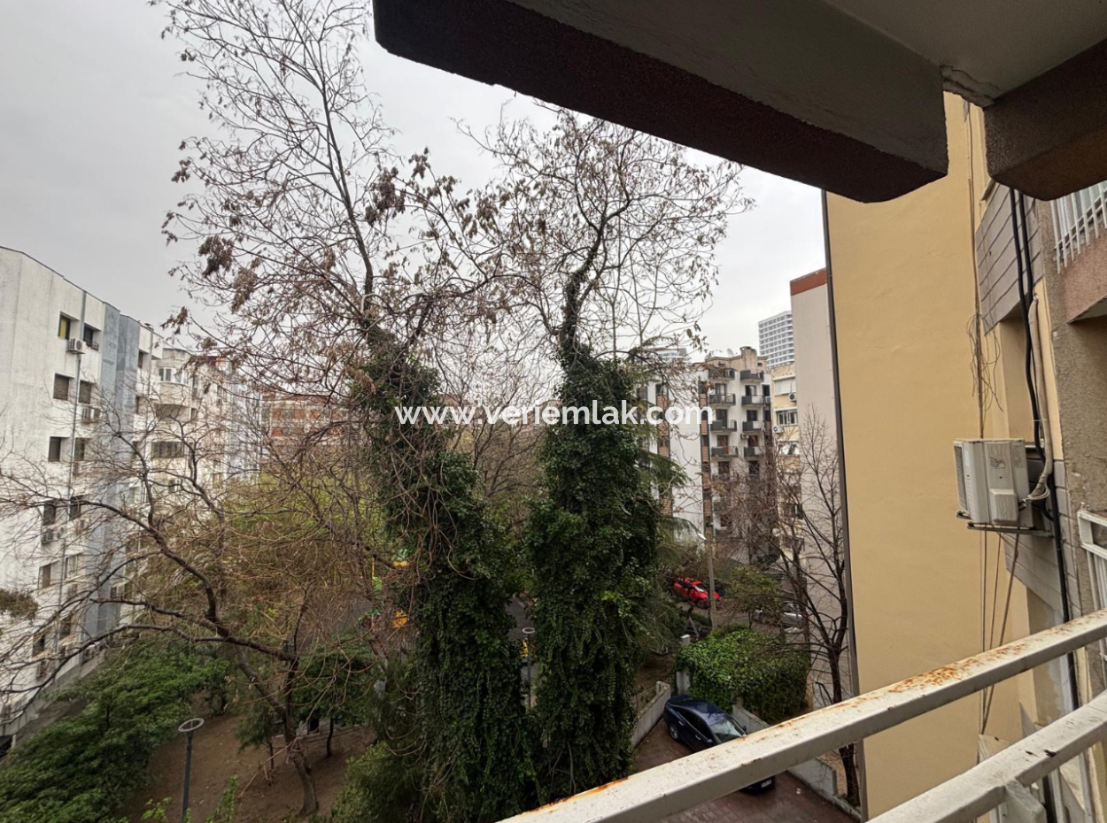 Alsancak Private Health Relative In Der 4. Etage 2 1 Kombi-Wohnung Zur Vermietung!