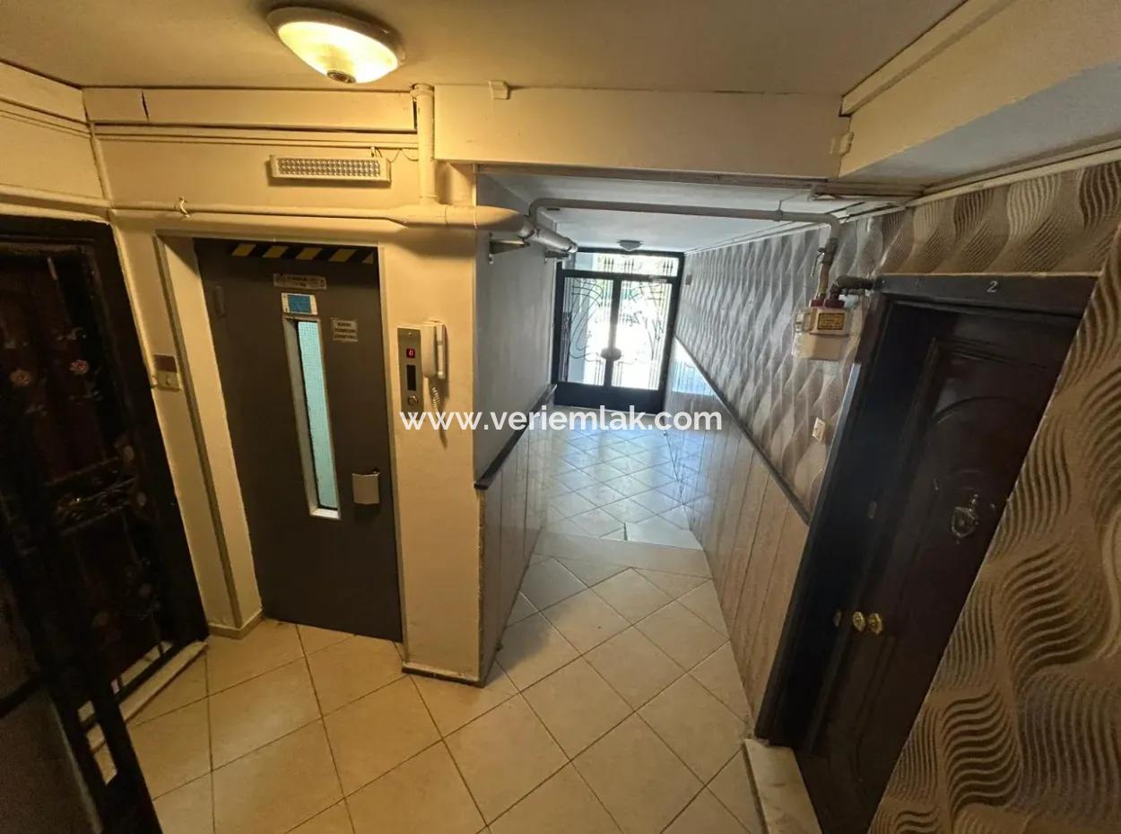 Prestigeträchtige Wohnung Zum Verkauf Mit Breiter Front Zum İzmir Kültürpark In Der Mustafa-Bey-Straße, Alsancak