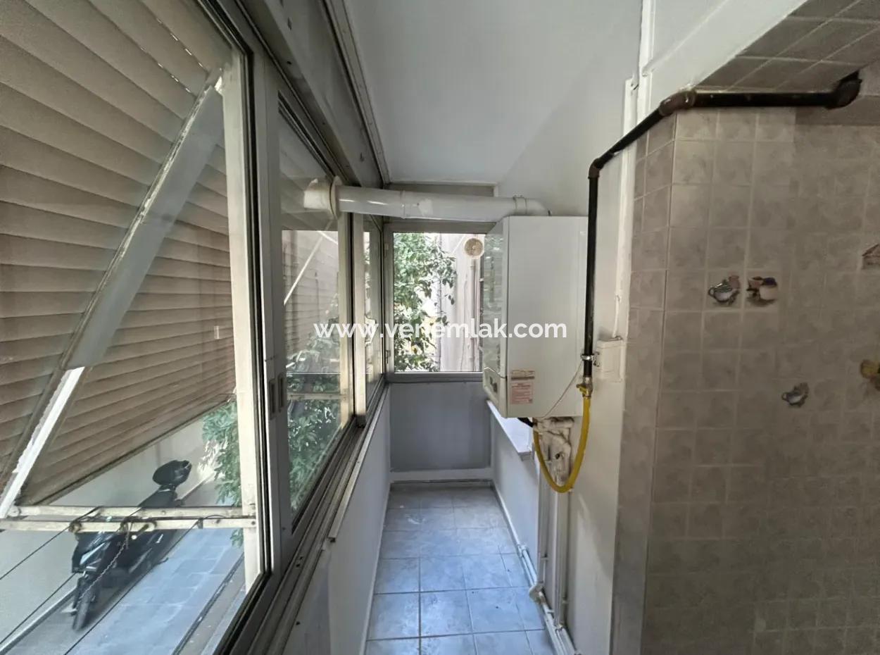 Prestigeträchtige Wohnung Zum Verkauf Mit Breiter Front Zum İzmir Kültürpark In Der Mustafa-Bey-Straße, Alsancak