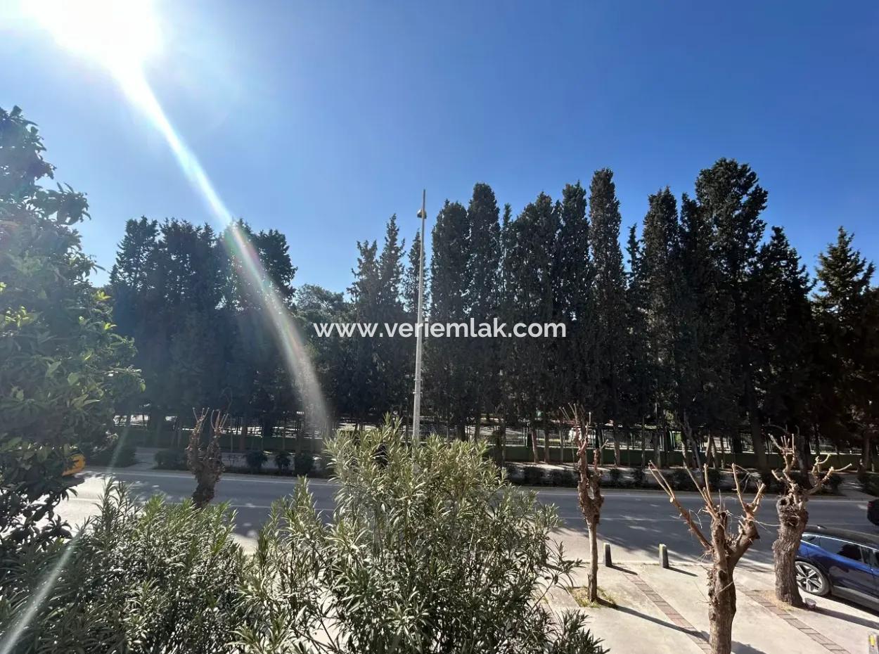 Prestigeträchtige Wohnung Zum Verkauf Mit Breiter Front Zum İzmir Kültürpark In Der Mustafa-Bey-Straße, Alsancak