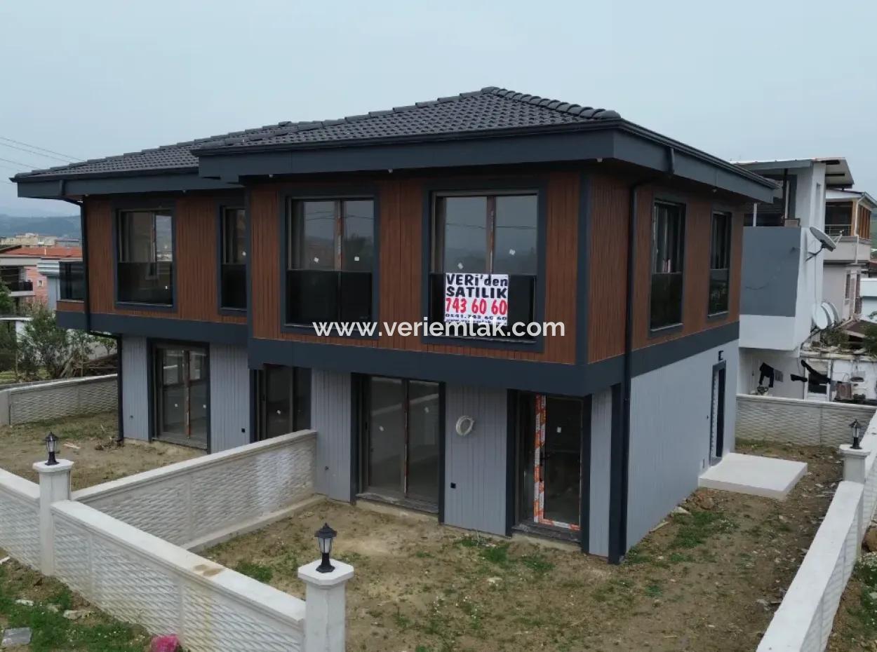 Neue Villa Mit Moderner Architektur In Seferihisar Tepecik