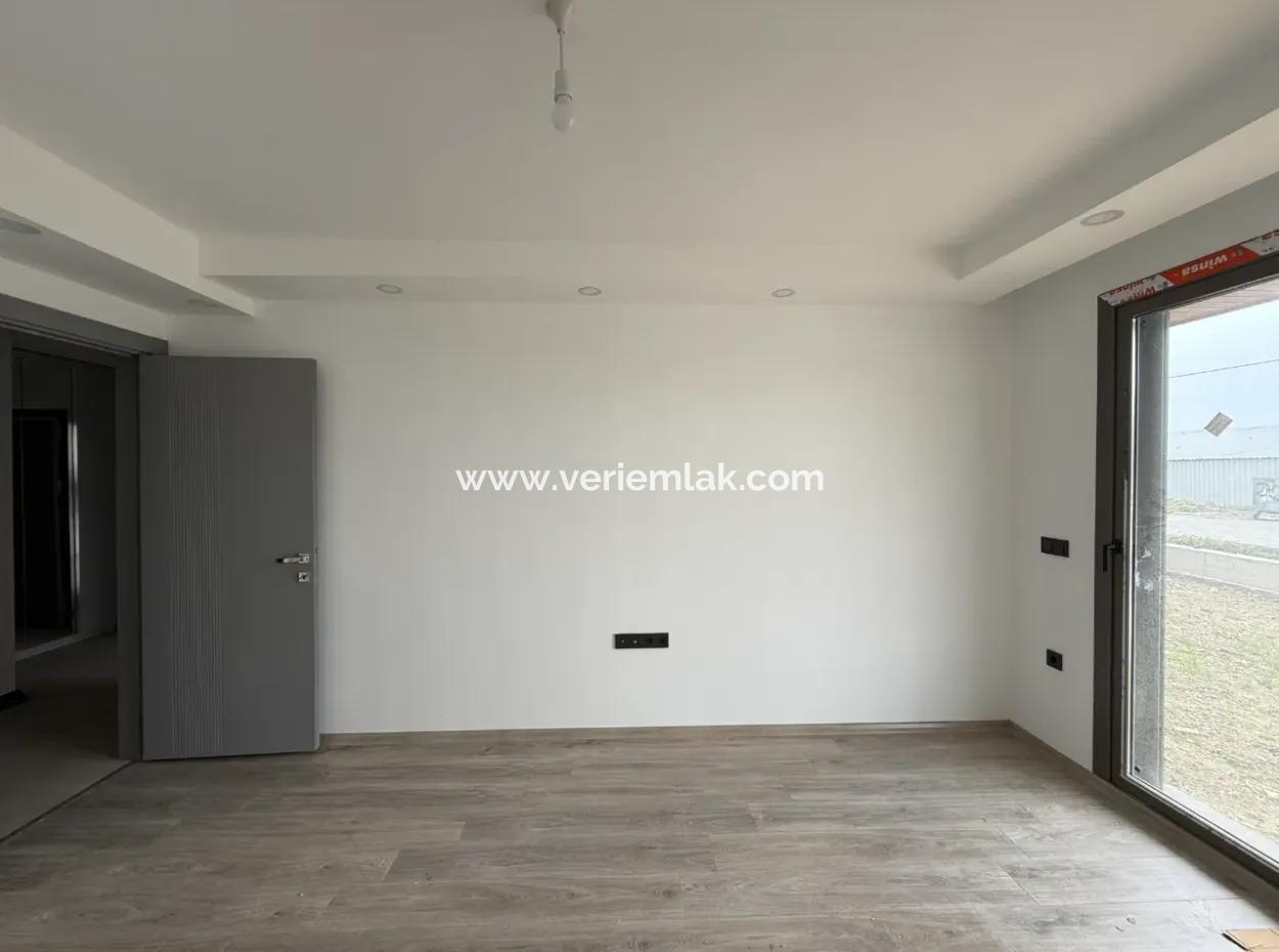 Neue Villa Mit Moderner Architektur In Seferihisar Tepecik