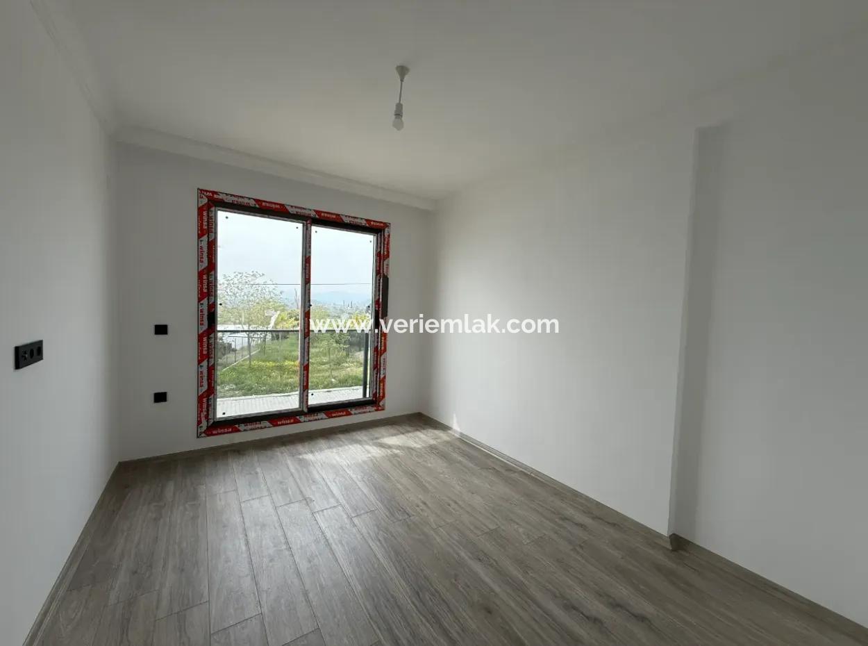 Neue Villa Mit Moderner Architektur In Seferihisar Tepecik