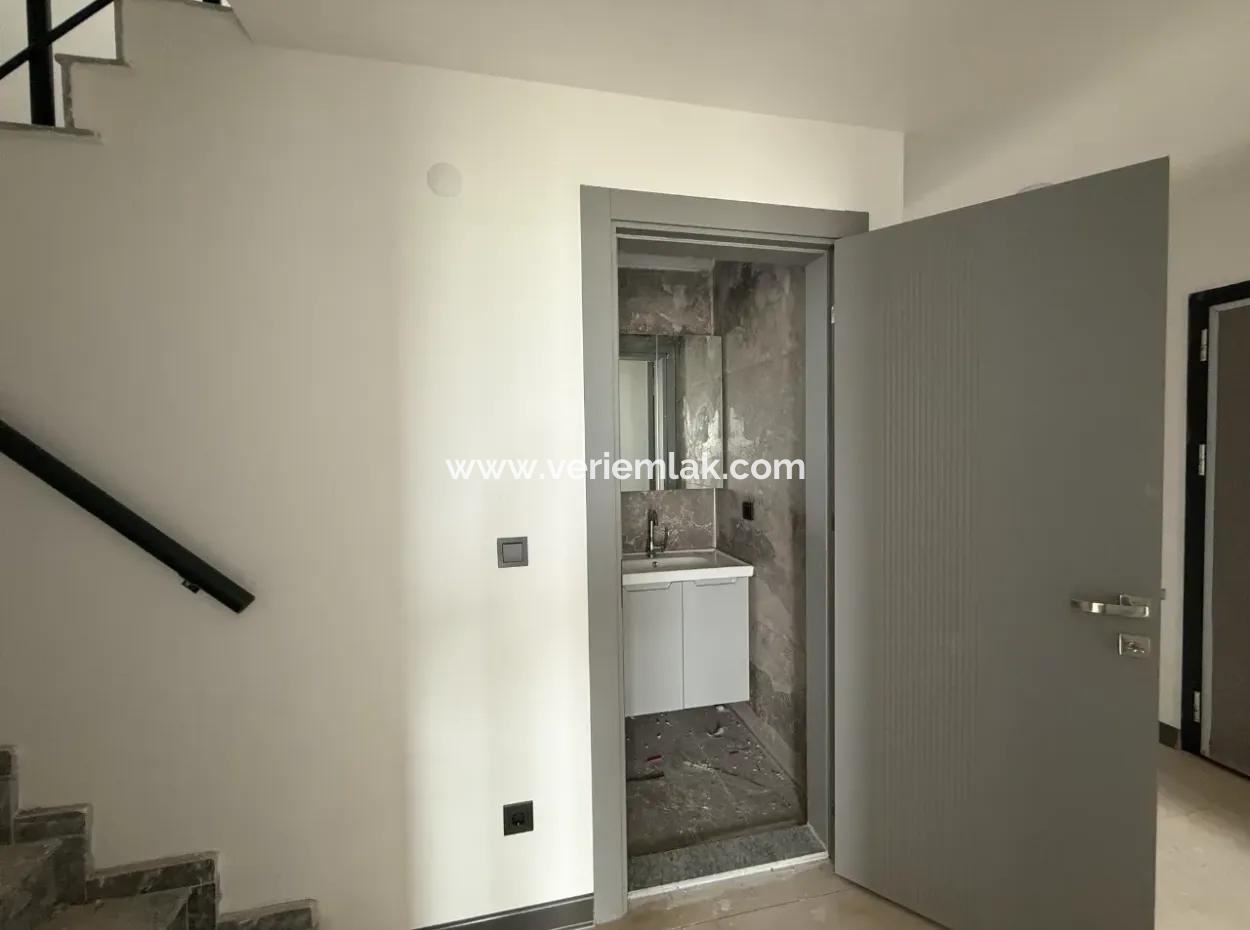 Neue Villa Mit Moderner Architektur In Seferihisar Tepecik